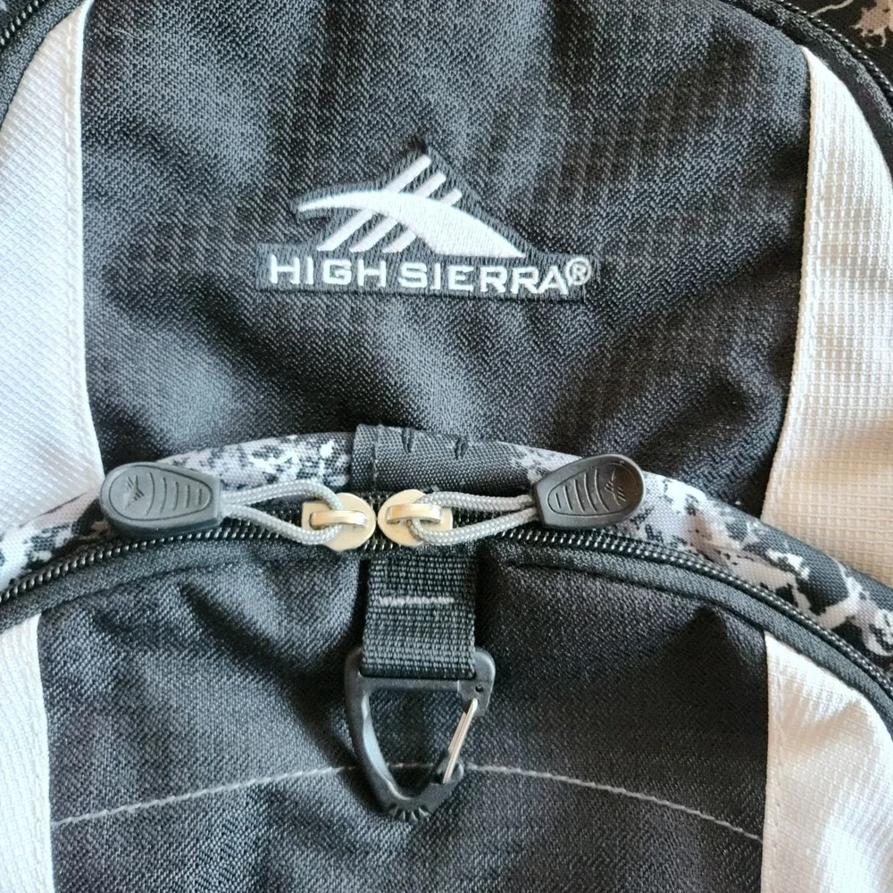 High Sierra Backpack Black Suspension Strap System Hiking Laptop‎ School Travel